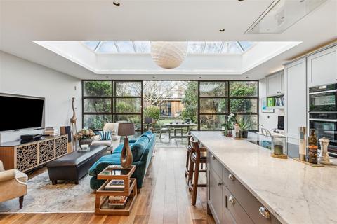 81 Stile Hall Gardens, London, W4 3BT