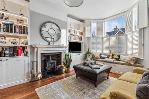 81 Stile Hall Gardens, London, W4 3BT