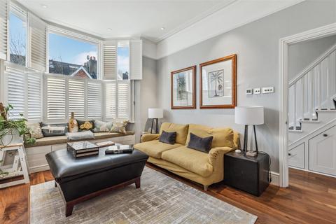 81 Stile Hall Gardens, London, W4 3BT