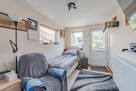 18 New Causeway, Reigate, RH2 7PE