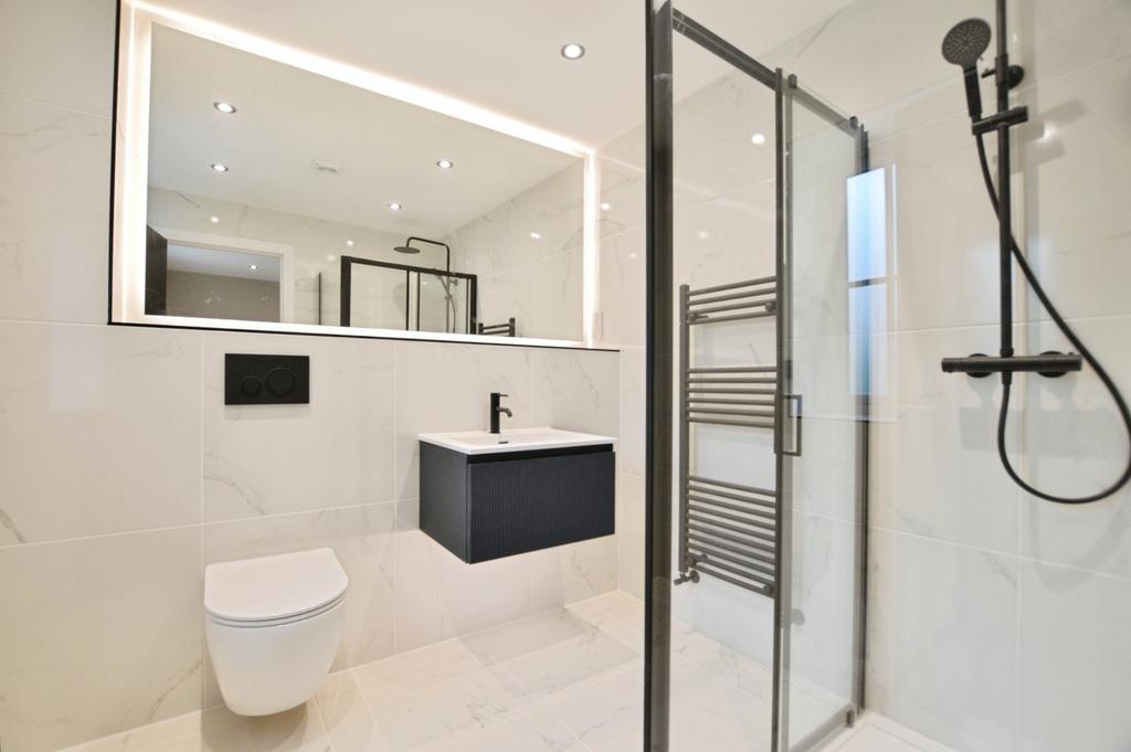 Bedroom 2 En-Suite