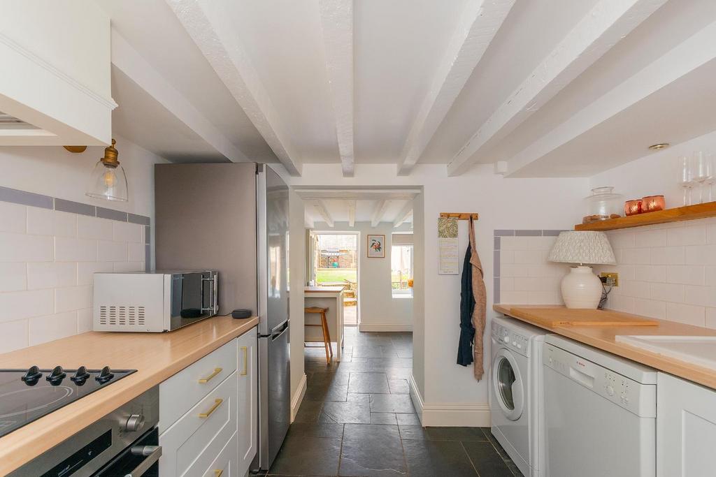 1 B0 R8 WE - Kitchen A.jpg