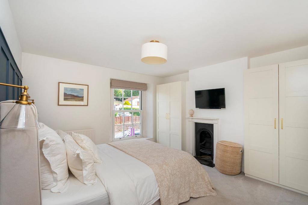 1 B0 R8 WE - Bedroom F.jpg