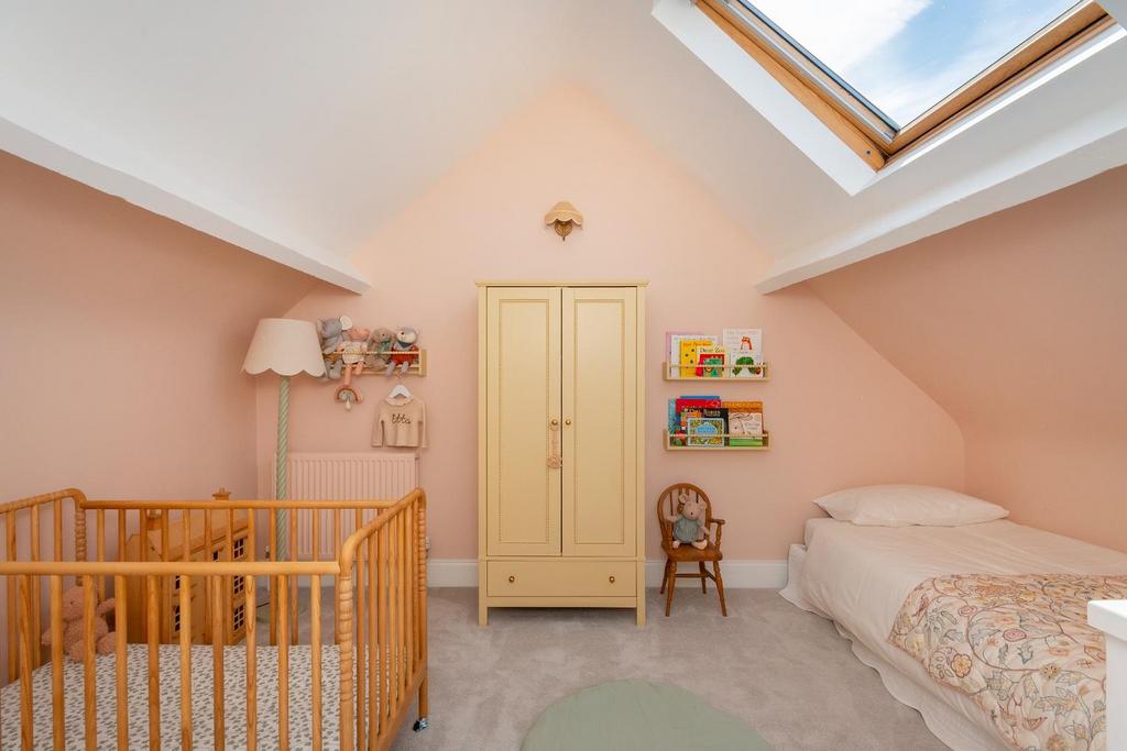 1 B0 R8 WE - Bedroom A.jpg