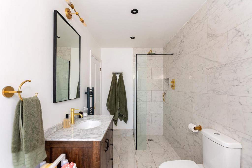 1 B0 R8 WE - Bathroom A.jpg