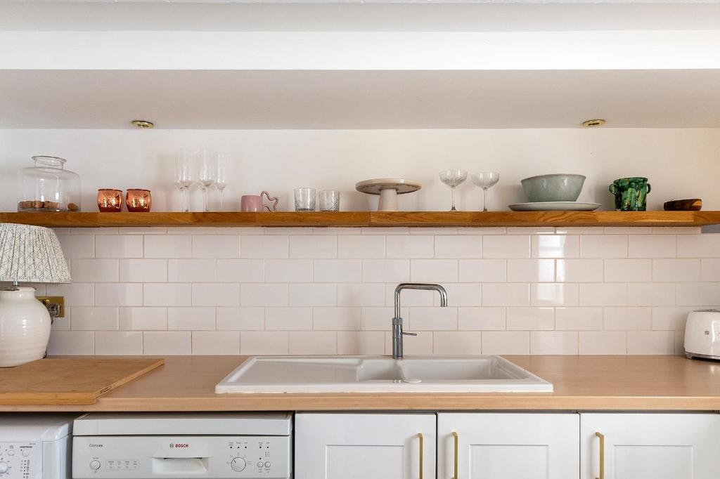 1 B0 R8 WE - Kitchen B.jpg