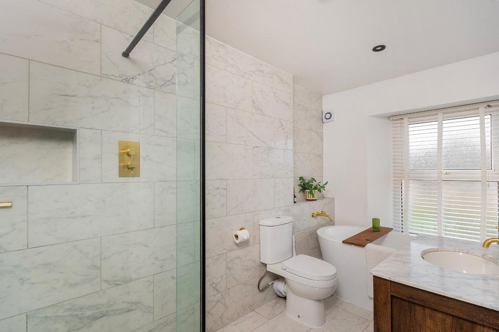 1 B0 R8 WE - Bathroom D.jpg