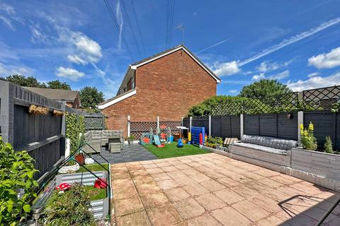 6 Lanes Close, Wombourne, Wolverhampton, WV5 8JD