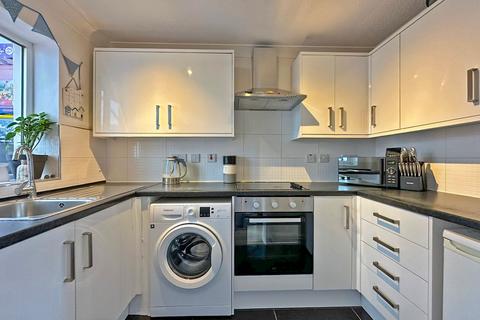 6 Lanes Close, Wombourne, Wolverhampton, WV5 8JD