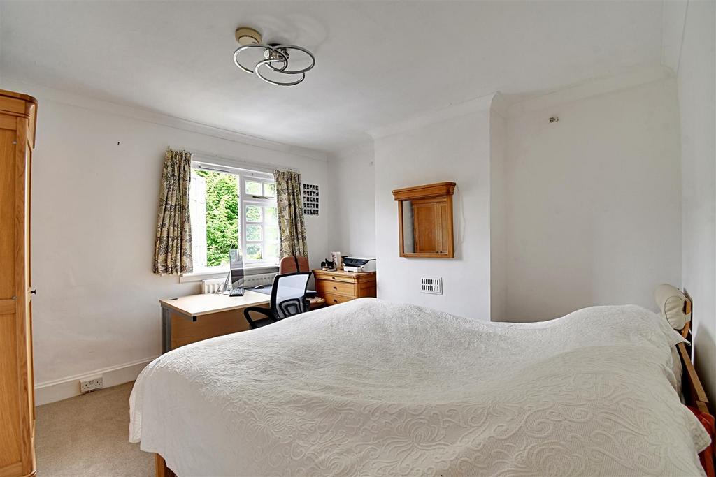 Bedroom 1 1.jpg