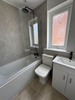 3 bedroom semi-detached house to rent, Cotswolds Crescent, Liverpool L26