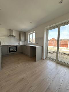 3 bedroom semi-detached house to rent, Cotswolds Crescent, Liverpool L26