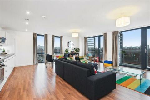 2 bedroom apartment to rent, Bloemfontein Road, London, W12