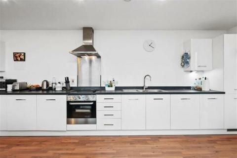 2 bedroom apartment to rent, Bloemfontein Road, London, W12