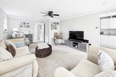 14 Barnardiston Way, Witham, CM8 2EQ