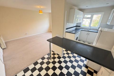 12 Castle Close, Sunbury-on-thames, TW16 7DU
