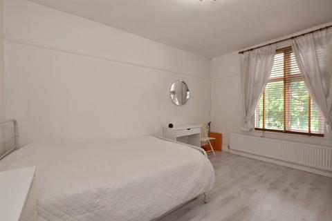 24 Waverley Road, London, E18 1HX