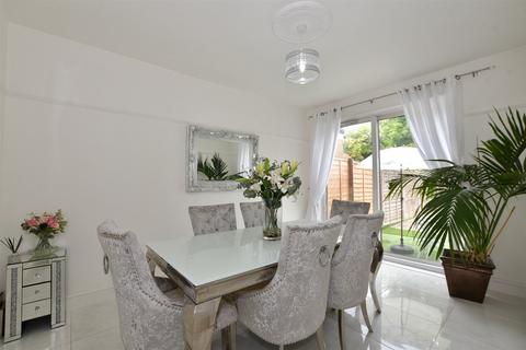 24 Waverley Road, London, E18 1HX