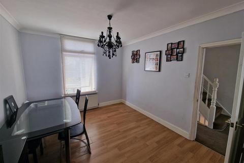 3 bedroom end of terrace house for sale, Old Road, Crayford, Kent