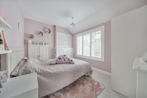 27 Eynsford Road, Greenhithe, DA9 9HB