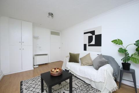 1 bedroom flat for sale, Fairlea Place, W5