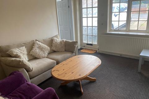 4 bedroom house to rent, Myrtle Grove, Nottingham NG9