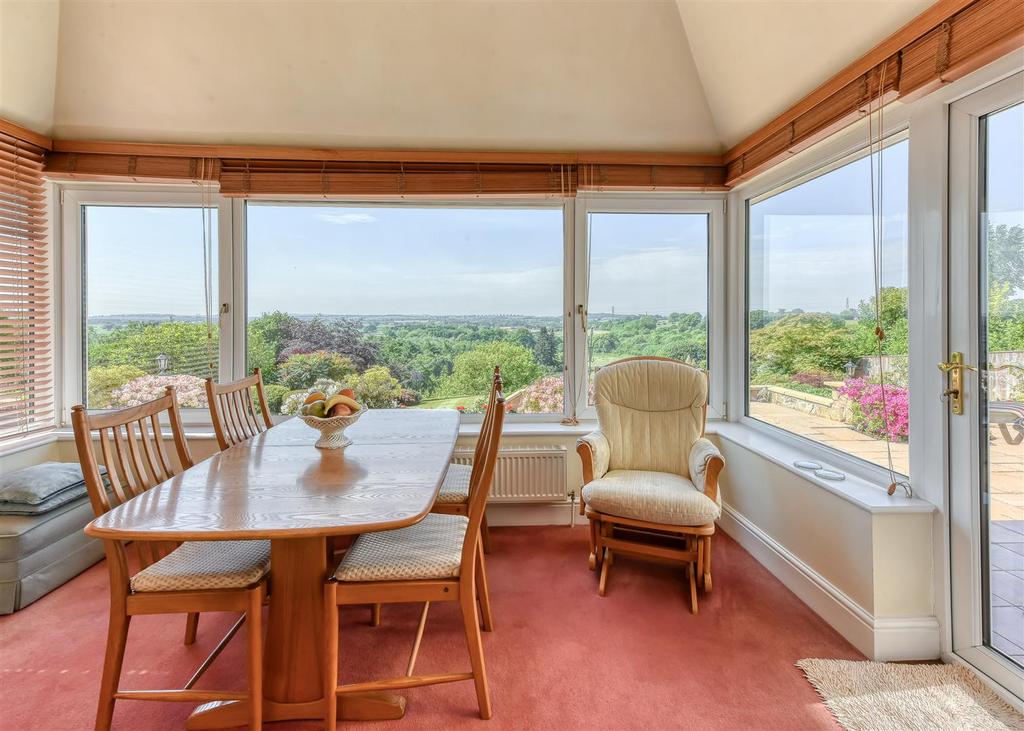 Fernfields-breakfast area.jpg
