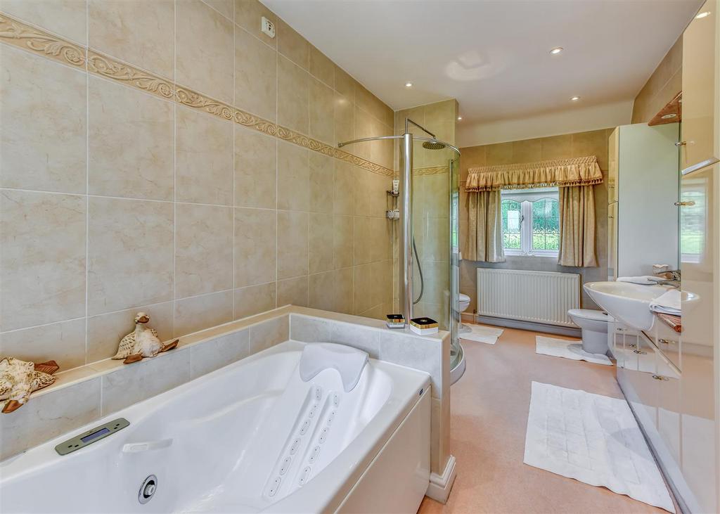 Fernfields-bed1 ensuite.jpg