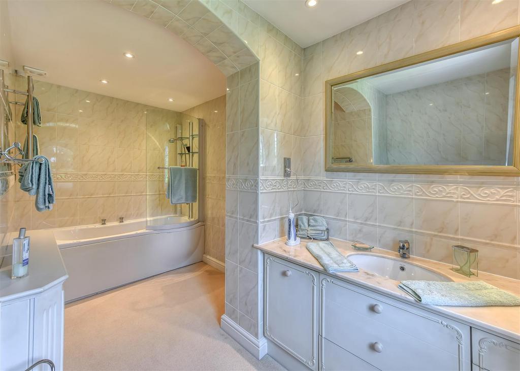 Fernfields-bed2 ensuite.jpg