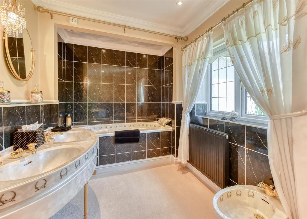 Fernfields-bathroom.jpg