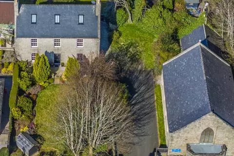 6 bedroom detached house for sale