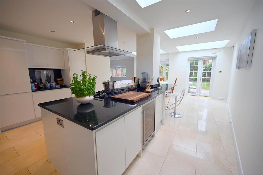 Kitchen 2.JPG