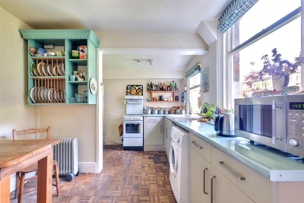 Kitchen 2.jpeg