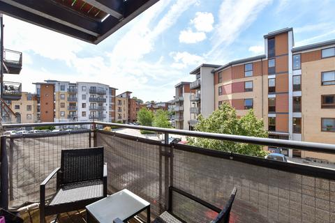 2 bedroom flat for sale, Commonwealth Drive, Three Bridges, Crawley, West Sussex