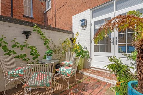 10 Britannia Square, Worcester, WR1 3DG
