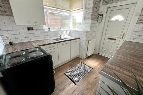 3 bedroom semi-detached house to rent, Highfield Road, Bolton BL4