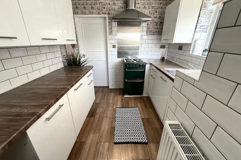 3 bedroom semi-detached house to rent, Highfield Road, Bolton BL4