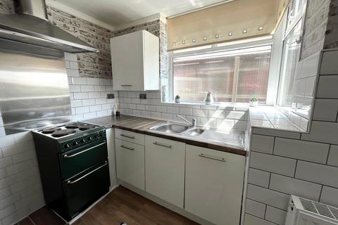 3 bedroom semi-detached house to rent, Highfield Road, Bolton BL4