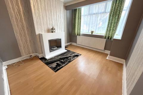 3 bedroom semi-detached house to rent, Highfield Road, Bolton BL4