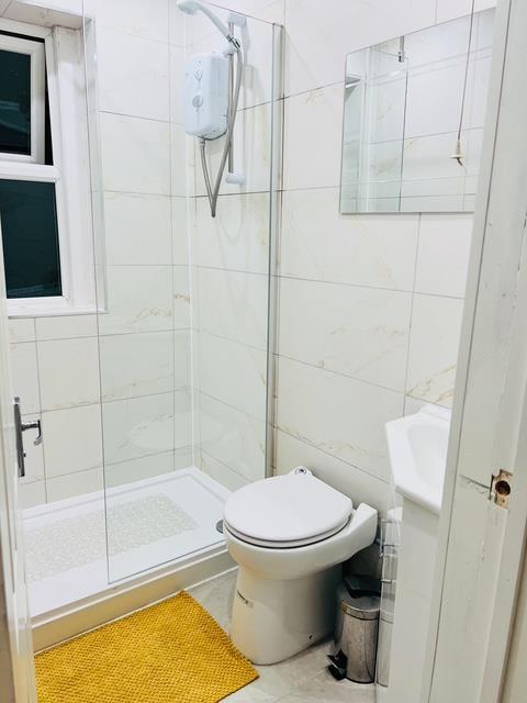 TOILET 1 ST FLOOR.jpg