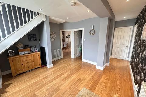 3 bedroom semi-detached house for sale, Holland Avenue, Canvey Island