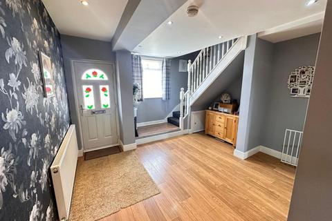 3 bedroom semi-detached house for sale, Holland Avenue, Canvey Island