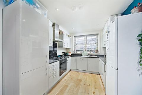 1c Pilgrim Close, Morden, SM4 6QA