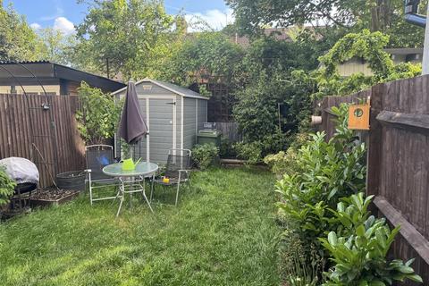 1c Pilgrim Close, Morden, SM4 6QA