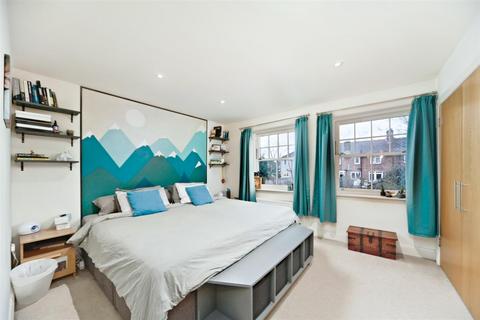 1c Pilgrim Close, Morden, SM4 6QA