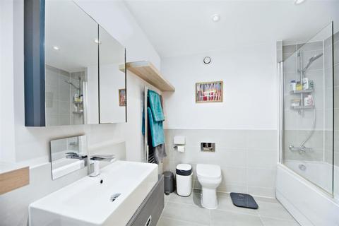 1c Pilgrim Close, Morden, SM4 6QA