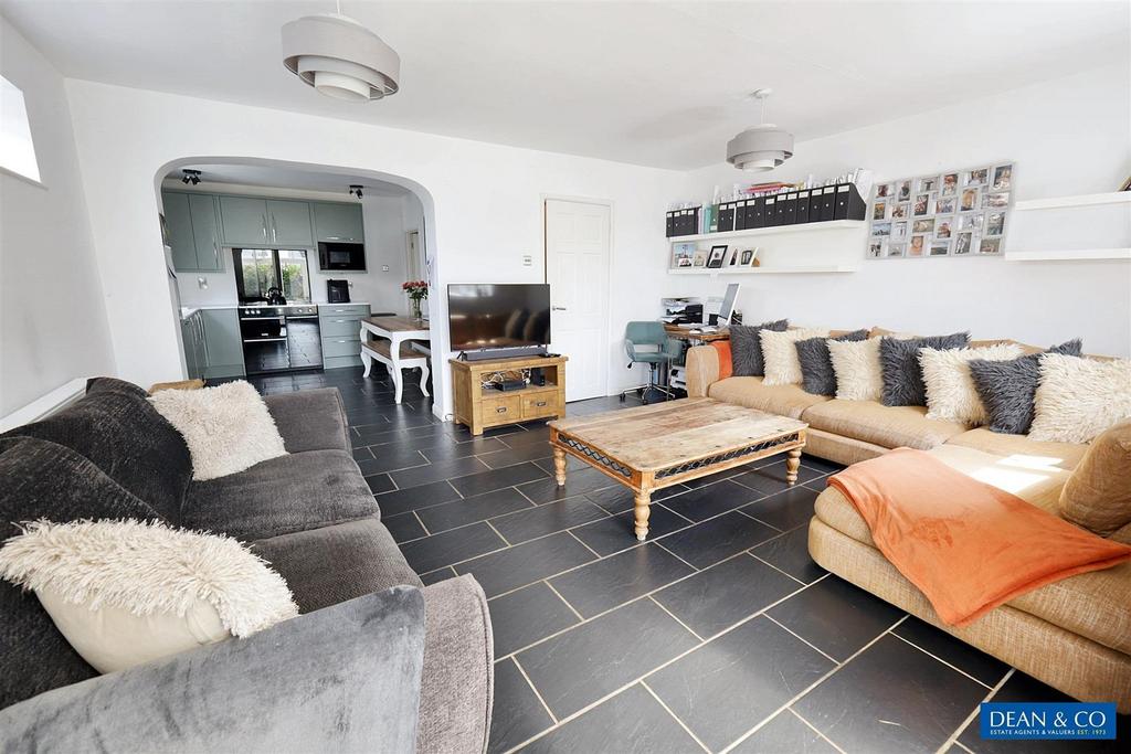 Dining/family room