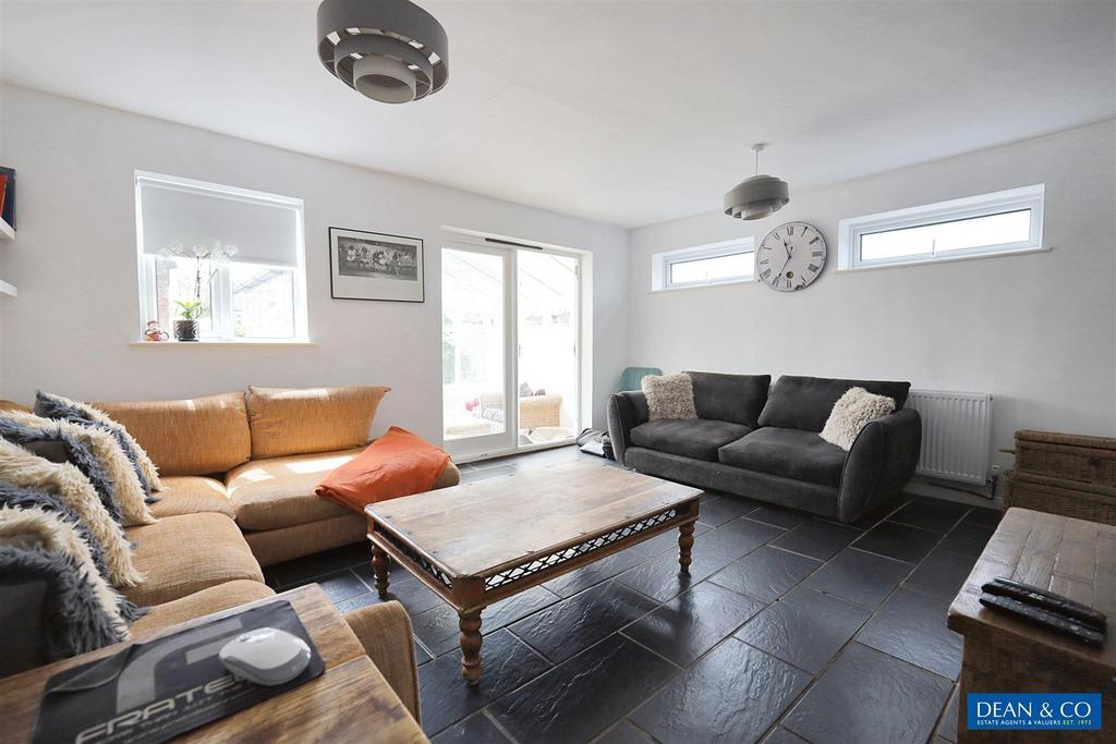 Dining/family room