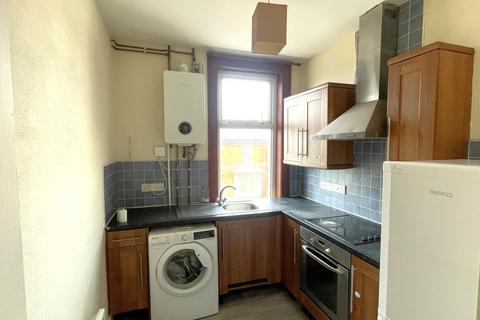 3 bedroom flat to rent, 28 Regent Road, Blackpool FY1