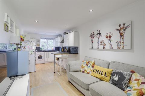 3 bedroom flat for sale, Beckett Court, Gedling NG4